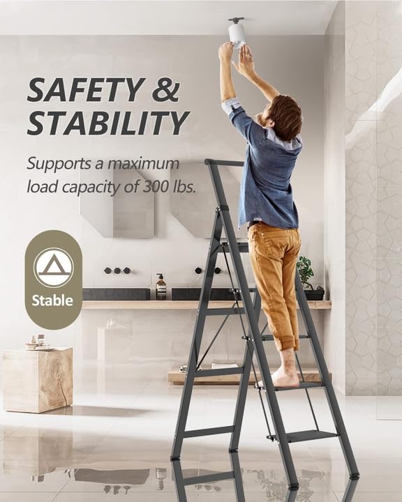 5 Step Aluminum Folding Ladder 300 lbs Capacity H209571