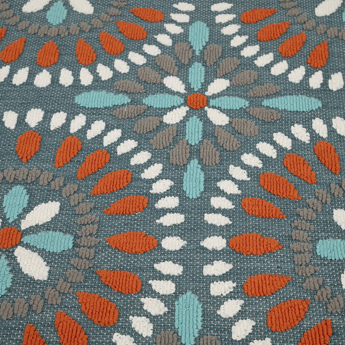 5' x 7' Medallion Polypropylene Outdoor Area Rug B40208