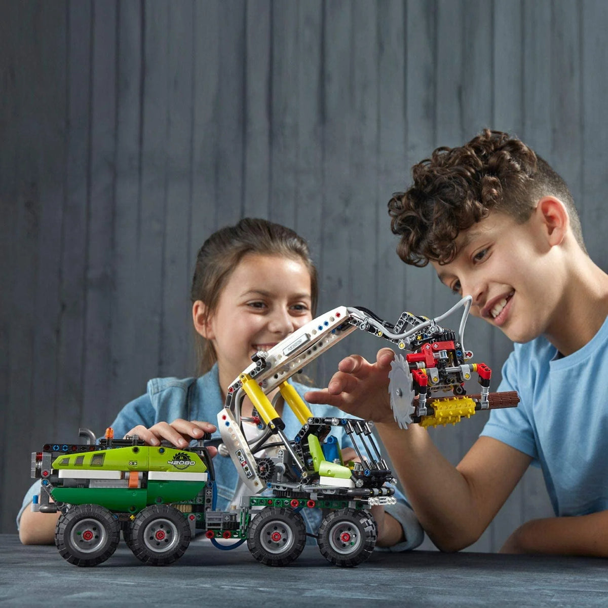 Forest Machine Building Kit 1003 Pieces P932492